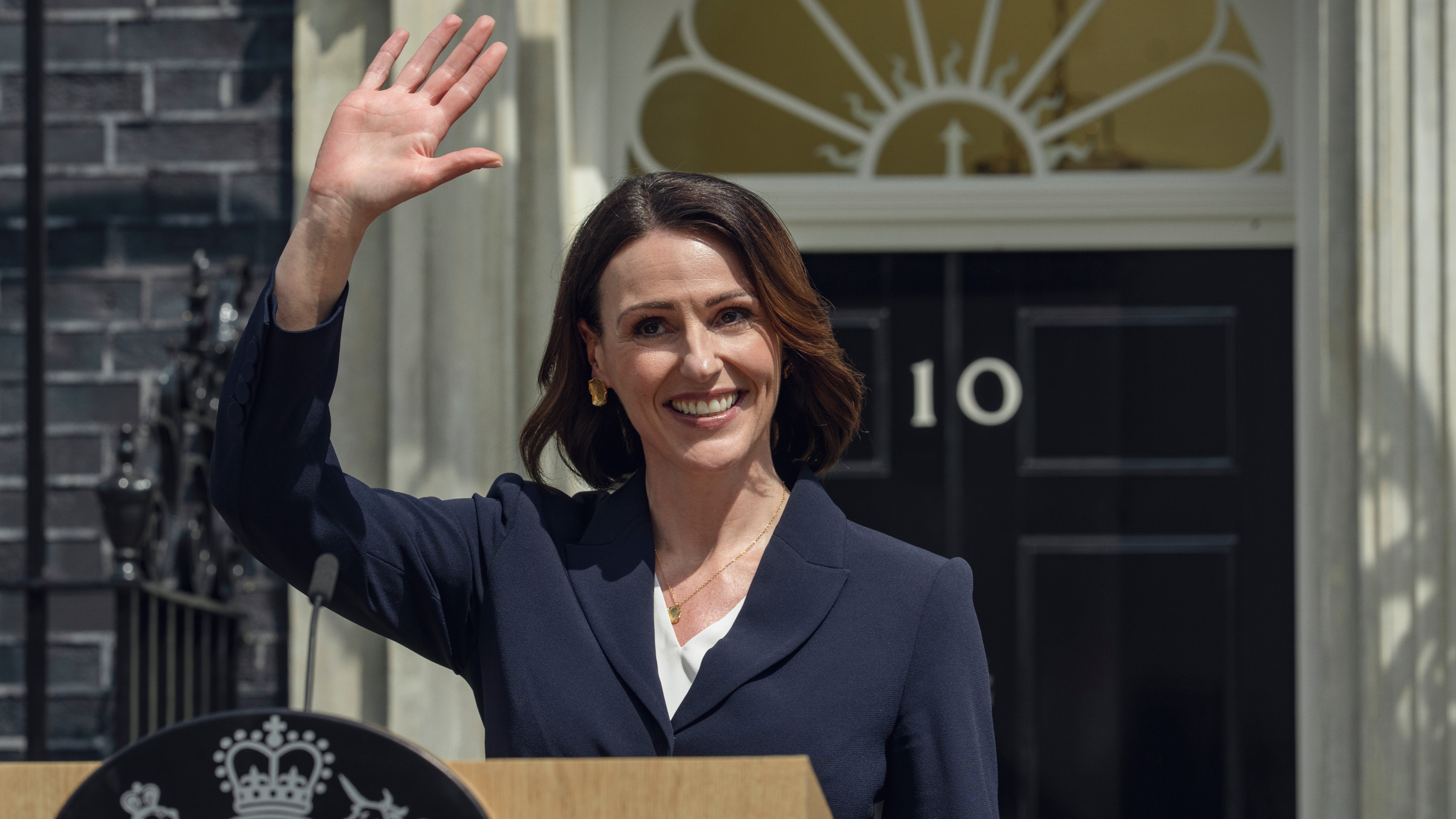 Abigail Dalton (Suranne Jones) waves behind a podium in a scene from Netflix's "Hostage"