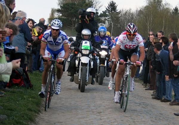 The "Break Royale" of Tom Boonen (Quick Step), Fabian Cancellara (CSC) and Alessandro Ballan (Lampre) tackle the Carrefour de l'Arbre secteur.