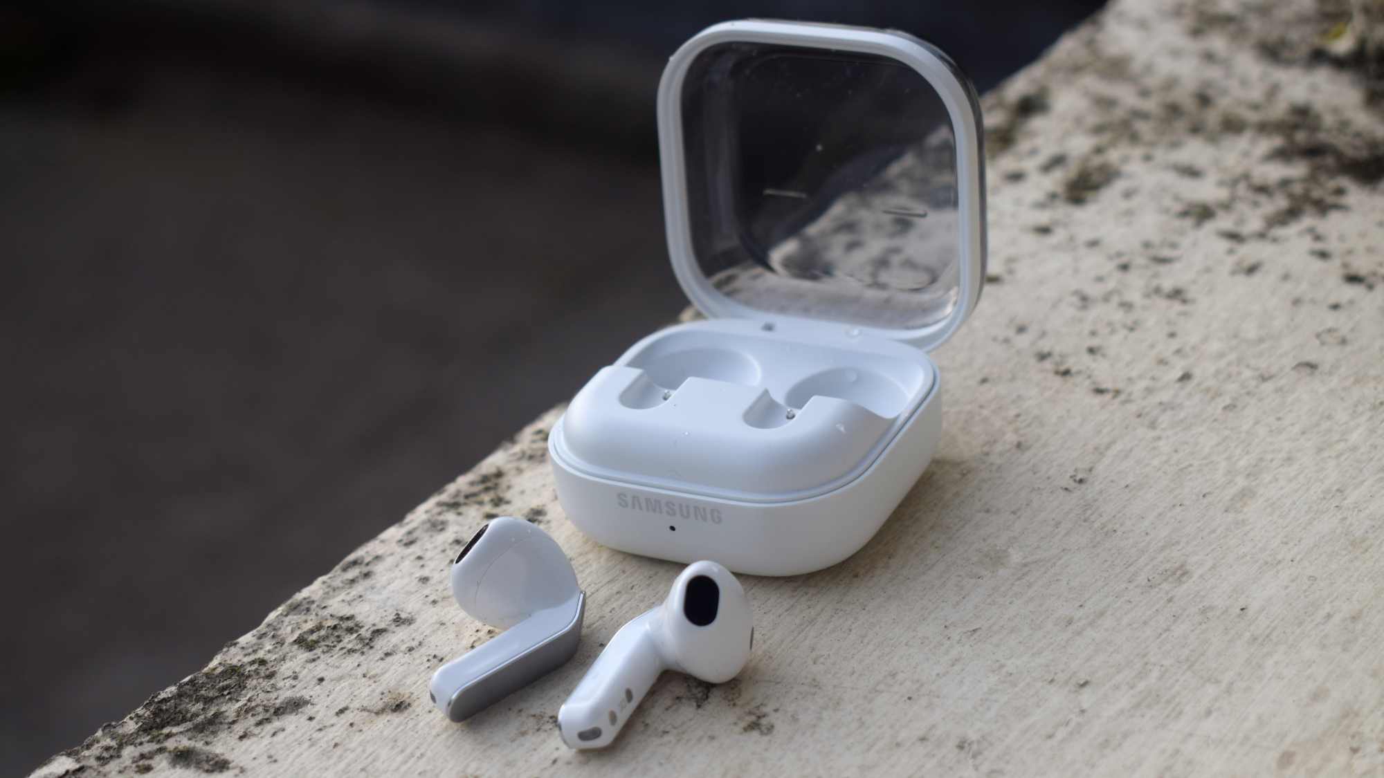 The Samsung Galaxy Buds 4 buds and case on a ledge.
