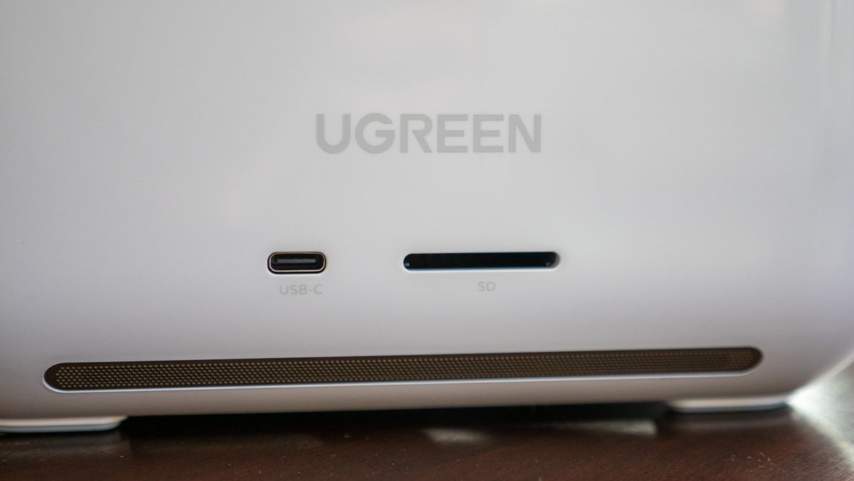 The ports and fans on the UGREEN HomeAgent HA100
