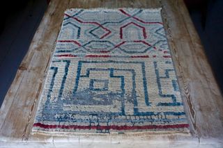 Rug Design Based on Mosaic Floor