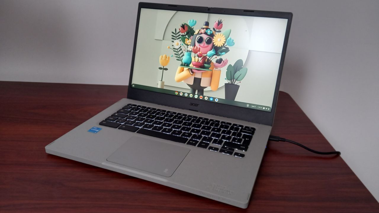 Chromebook Vero 514 on wooden desk