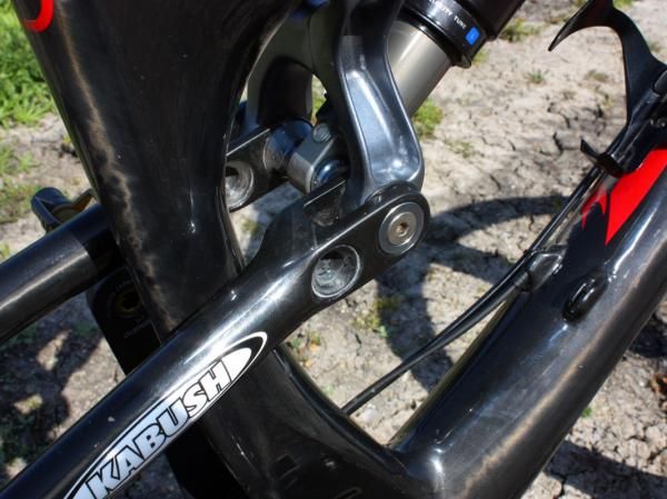 Travel on Kabush's new bike looks to be adjustable but via a separate link given that the multiple mounting positions and the fact that the link shown won't fit as is in the rearmost position.