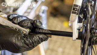 How to remove a bike wheel