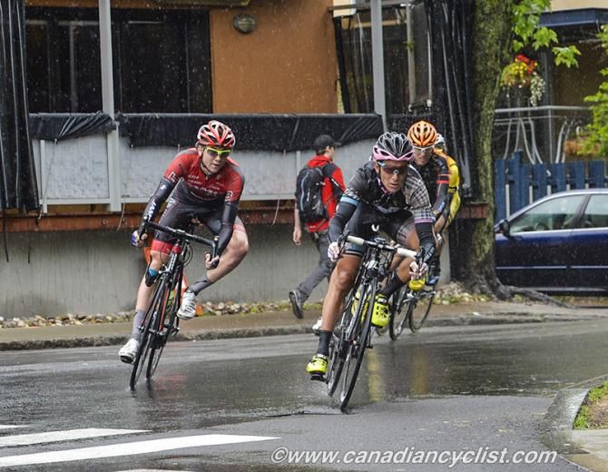 The break with Leonardo Pinizzotto (Amore Vita-Selle SMP) at the front.