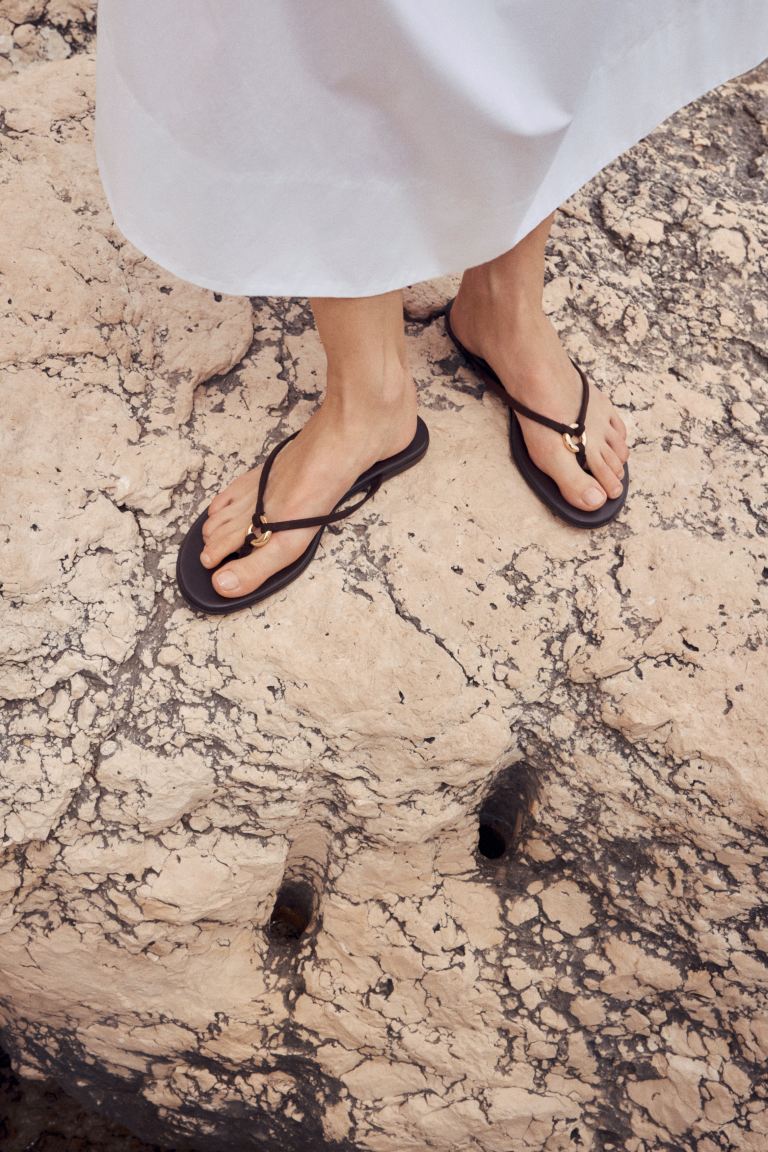 Ring-Detail Flip-Flops