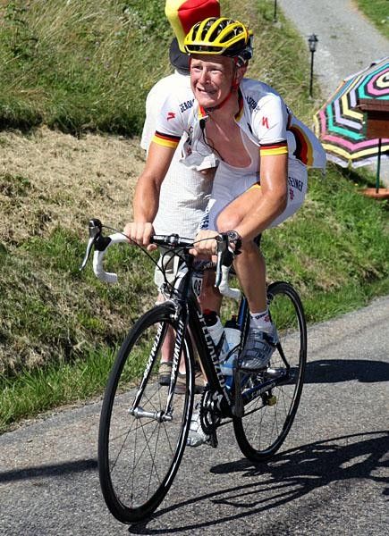 Fabian Wegmann (Gerolsteiner) was in the main break then got joined by peloton before attacking again to finish sixth, honouring his German Championships jersey.