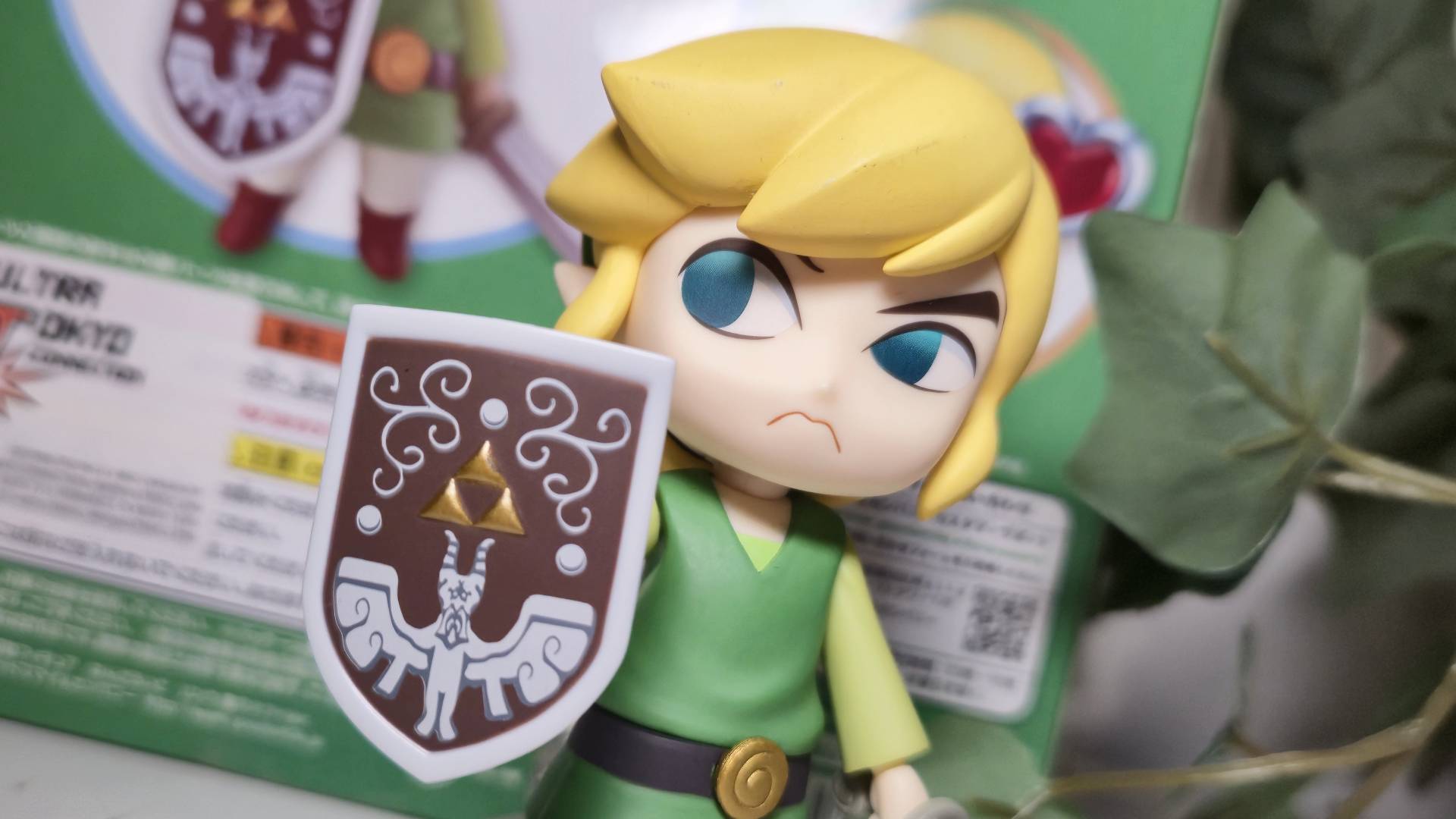 Photo of the Wind Waker Link nendoroid figure looking to the left.