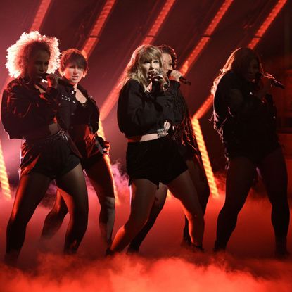 Performance, Entertainment, Performing arts, Stage, Performance art, Event, Public event, Concert, Music, Fun,