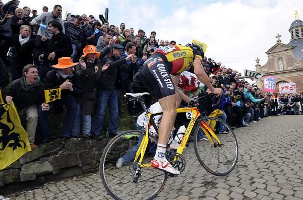 Tom Boonen (Quick Step) nears the summit of the Kapelmuur.