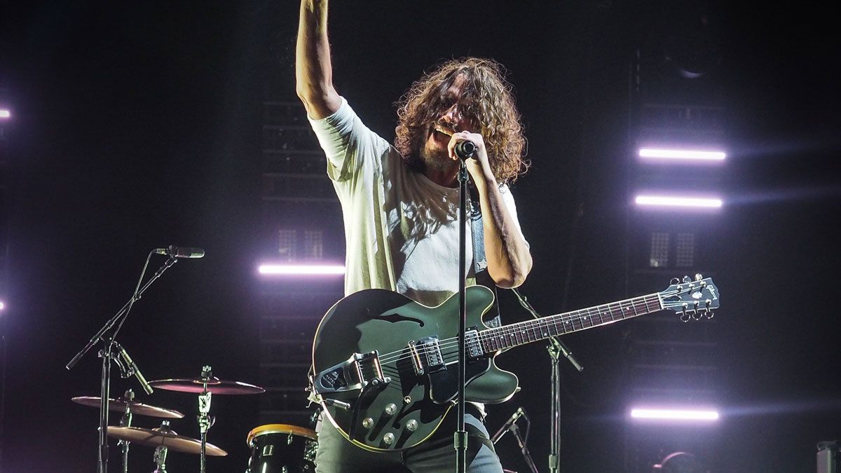 chris cornell es 335 black