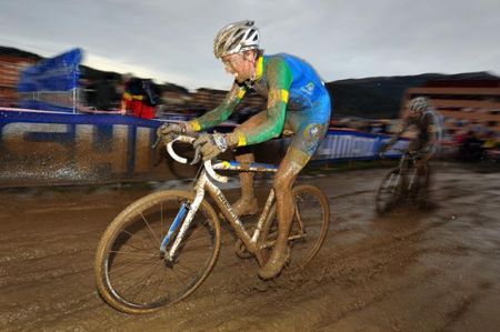 Thijs van Amerongen (AA Drink Cycling Team) finished 16th in Igorre.