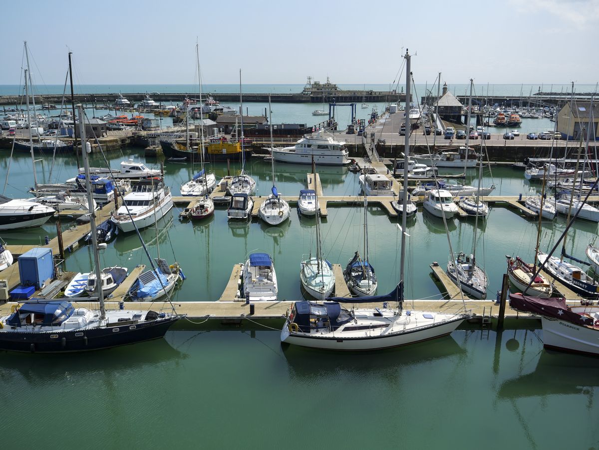 Panasonic Lumix GH7 sample images at a sunny UK coastal town