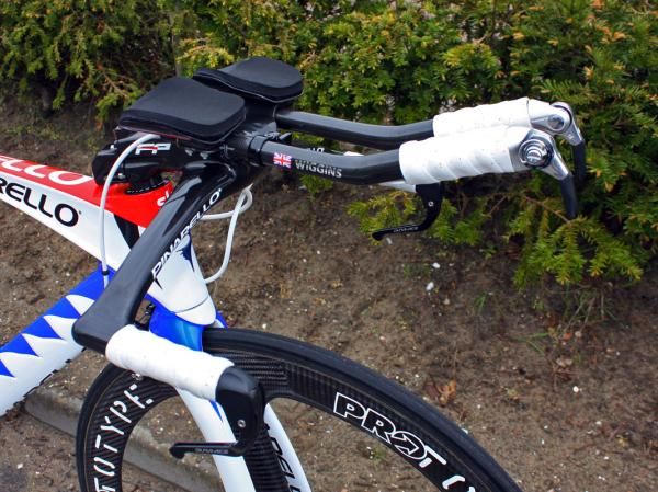 The stem and base bar are one integrated piece but it looks like the upper assembly can be swapped out for different sizes.