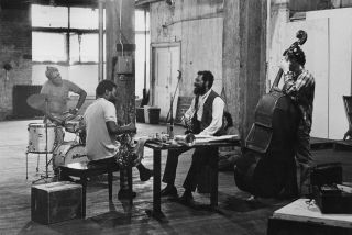 American jazz ensemble, the Ornette Coleman Quartet, New York, 1971. Left to right: drummer Ed Blackwell (1929 - 1992), tenor saxophonist Dewey Redman (1931 - 2006), alto saxophonist Ornette Coleman and bassist Charlie Haden.