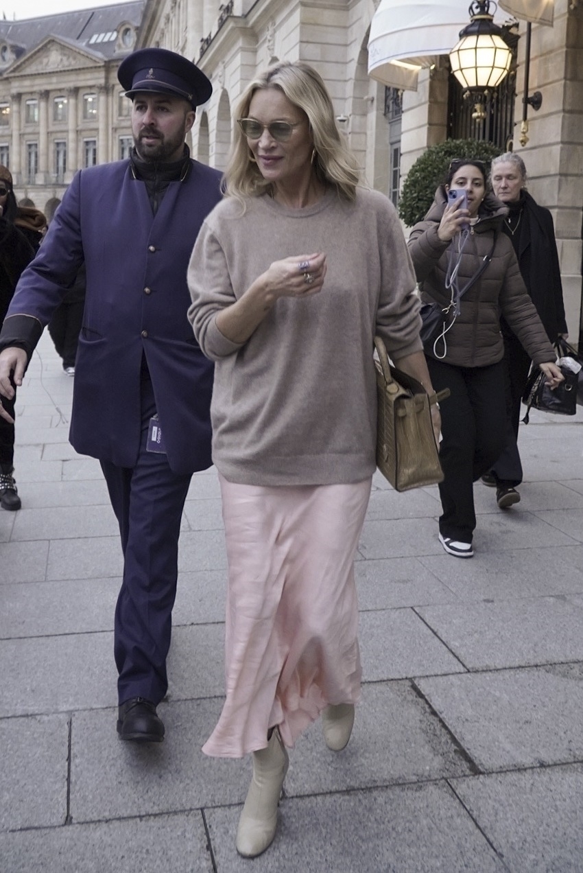 Kate Moss was spotted during Paris Haute Couture Week carrying a Herm&amp;egrave;s Kelly alligator bag like Victoria Beckham