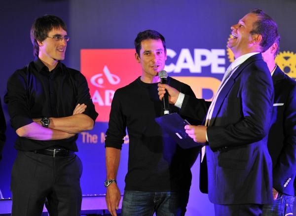 Stephan Sahm (left) of team Bulls and Kevin Evans (middle) of team 360Life were interviewed on stage during dinner by MC Dan Nicholl (right). Former winner Sahm, along with teammate Karl Platt, flew out from Germany to attend the function.