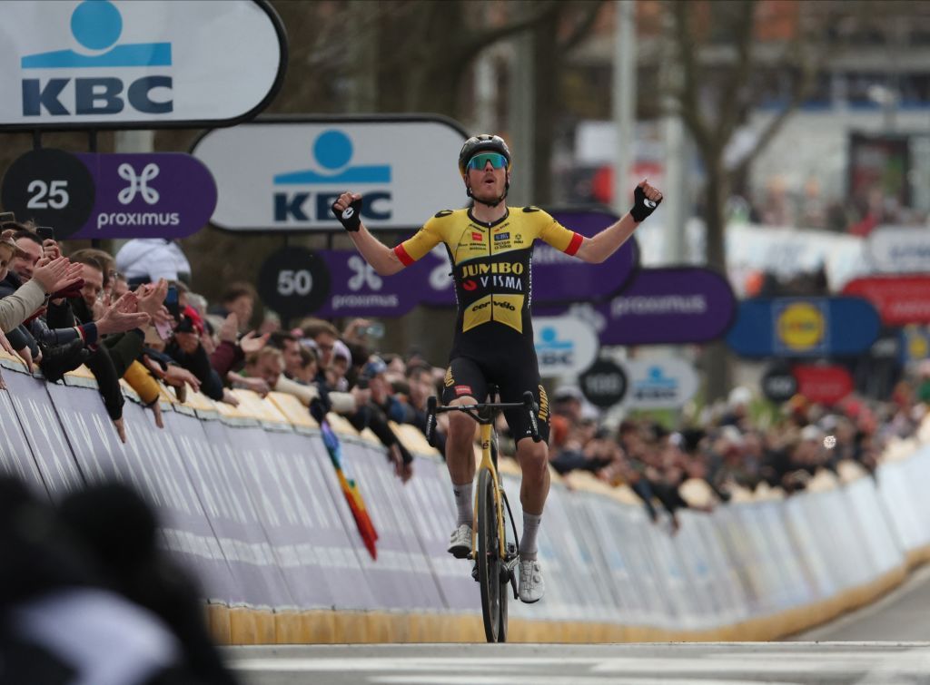 Dylan van Baarle behaalde een overwinning in het enkelspel bij Omloop Het Nieuwsblad