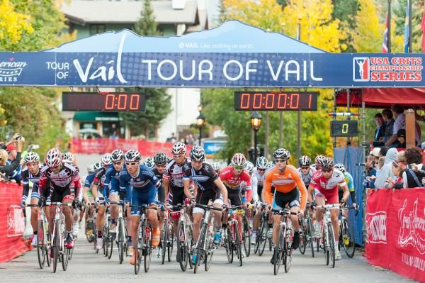 The men's peloton is underway at the Tour of Vail.