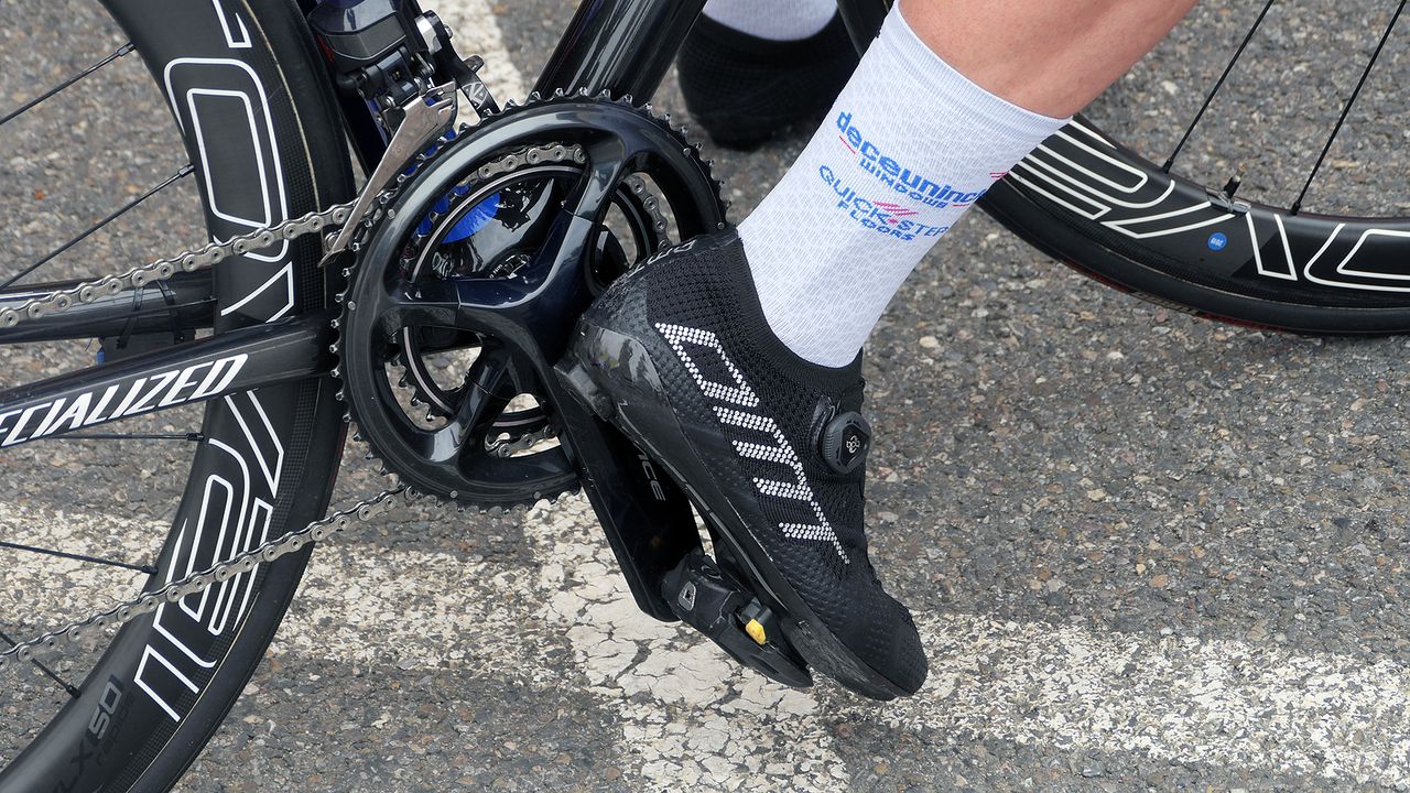 new KR1 knit shoes