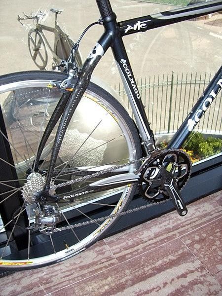The aluminum Arte wears similarly curved
