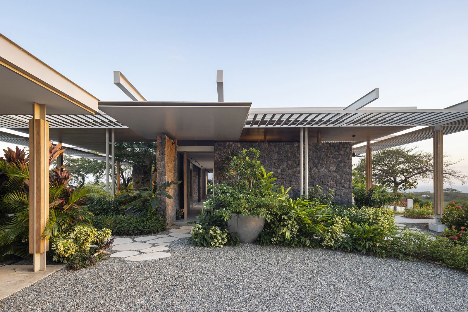 Pergola House in Costa Rica is a leafy resident open to the elements ...