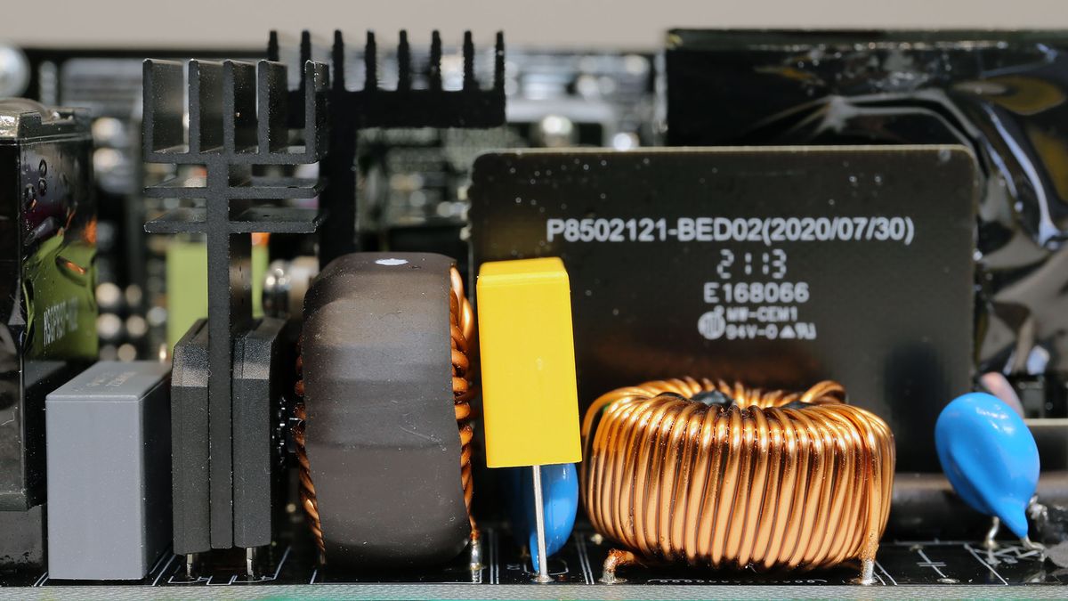 Gigabyte UD1000GM PG5