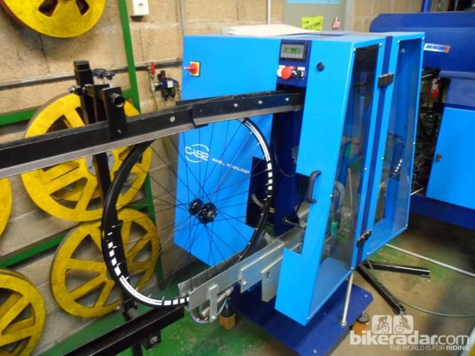 In-house wheel building at Lapierre