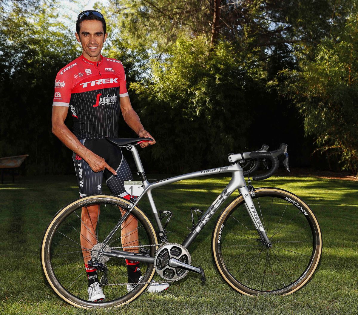 Alberto Contador with his new Trek Emonda SLR