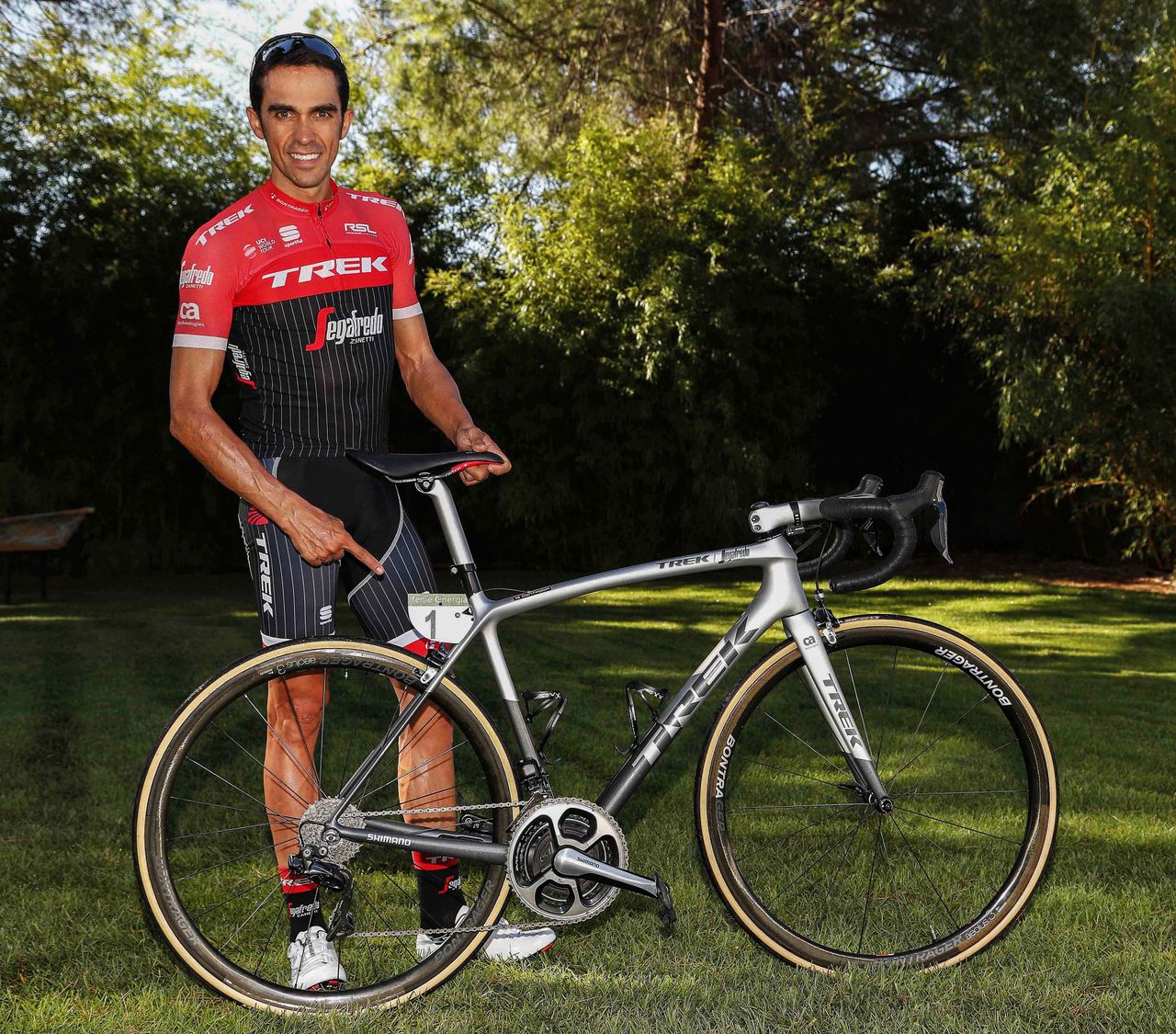 Alberto Contador with his new Trek Emonda SLR