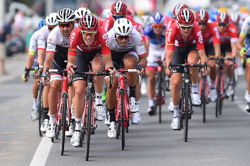 Stig Broeckx (Lotto Soudal) and Hayden Roulston (Trek) at the front near the finish of stage 3.