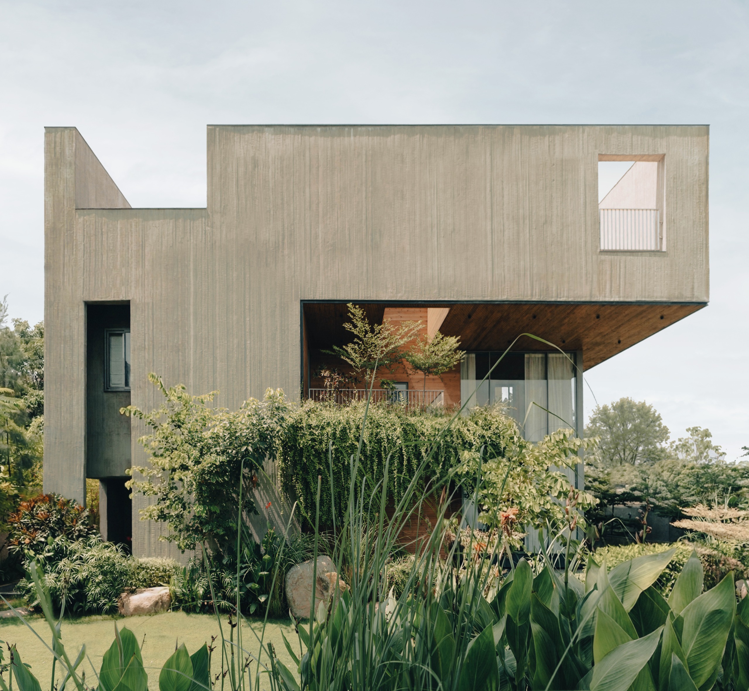 Solidus, Private Residence No. 09, a house in Ahmedabad, by FLXBL