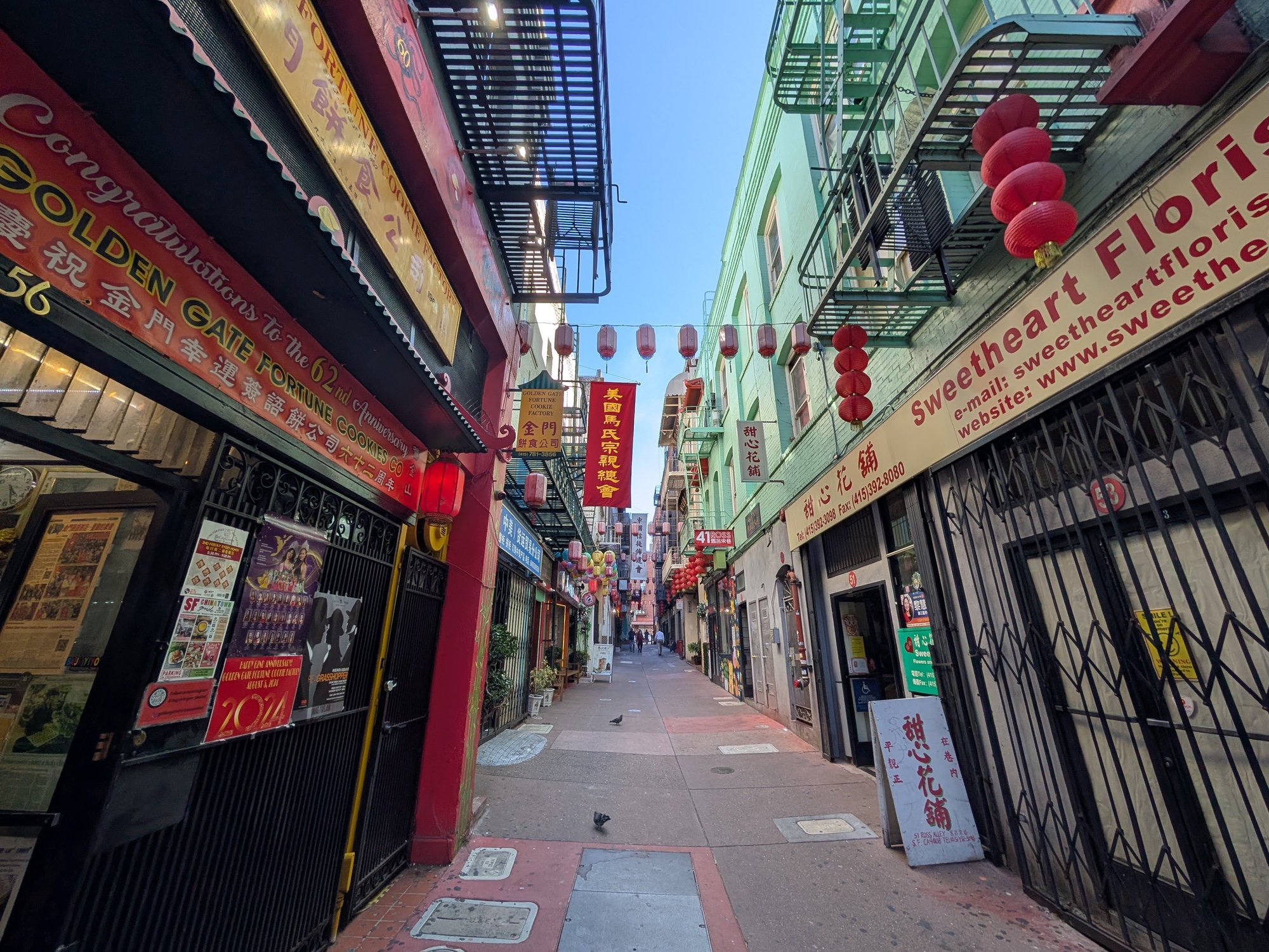 chinatown alleyway shot by pixel 9 pro