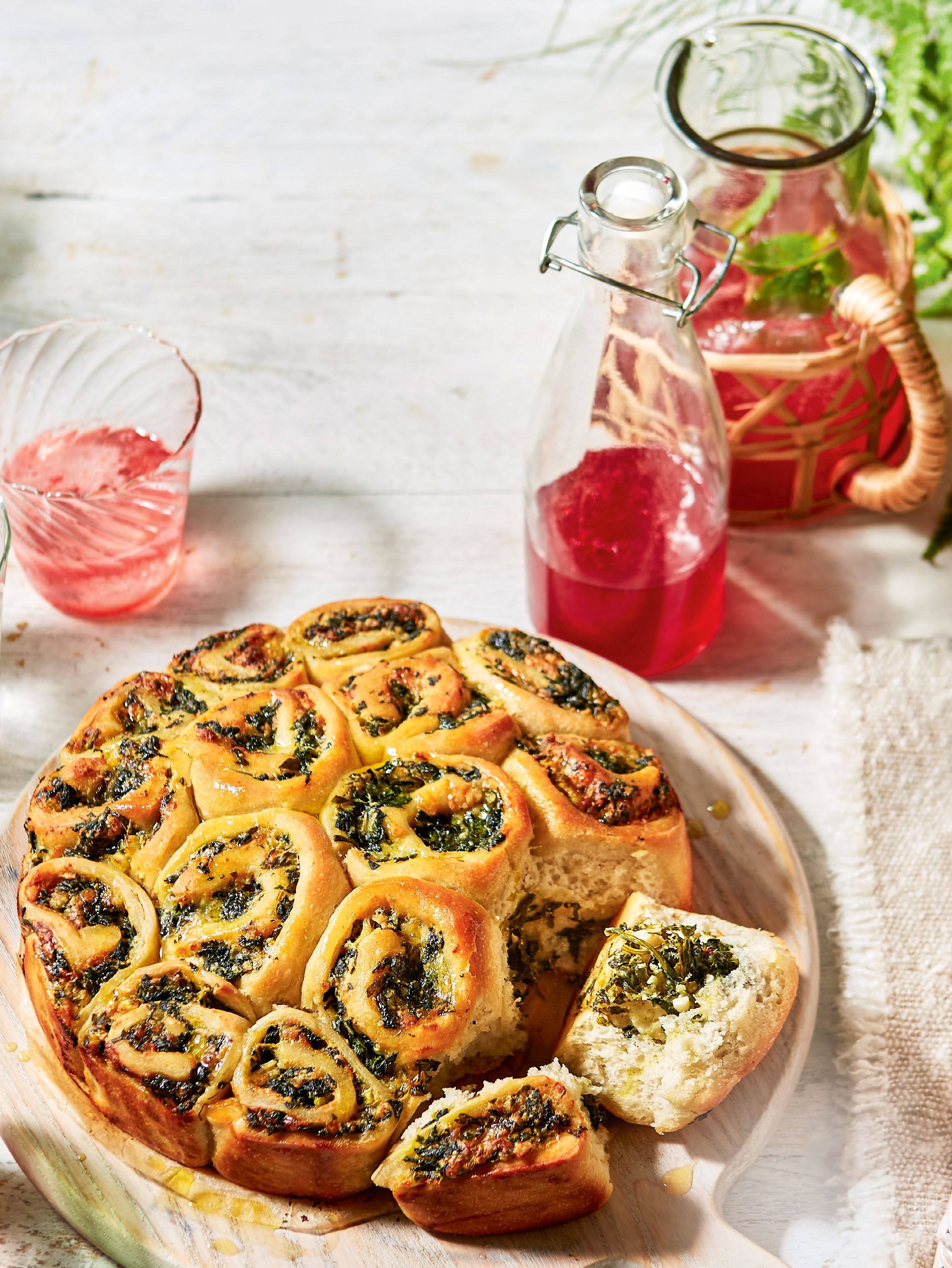 Spinach and mozzarella scrolls