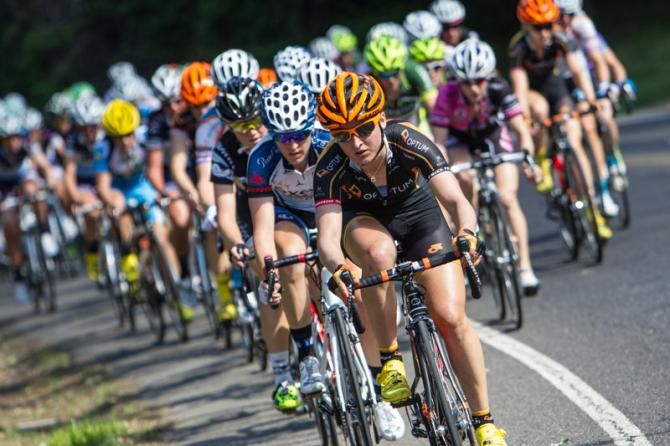 Leah Kirchmann (Optum) leading the chase
