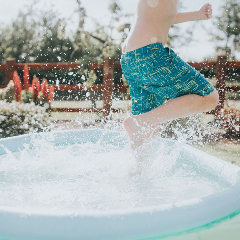 Clean your paddling pool without emptying it with this simple tip