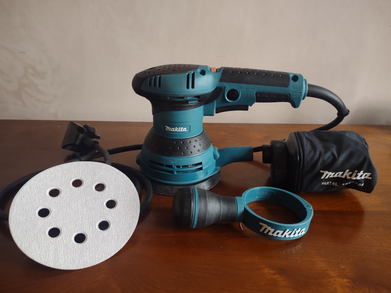 The Makita BO5041 Random Orbit Sander kit