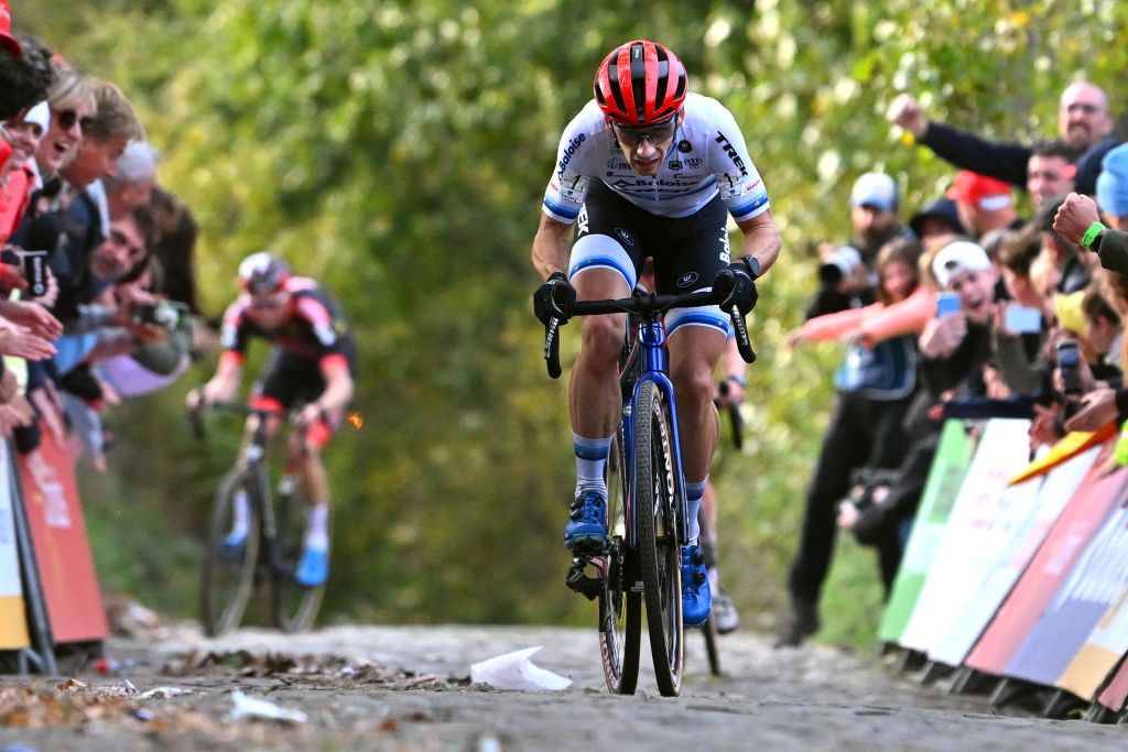 MAARKEDAL BELGIUM NOVEMBER 01 Lars Van Der Haar of The Netherlands and Team Baloise Trek Lions sprint at finish line to win ahead of Eli Iserbyt of Belgium and Team Pauwels Sauzen Bingoal and Michael Vanthourenhout of Belgium and Team Pauwels Sauzen Bingoal during the 33rd Trofee Oudenaarde Koppenbergcross 2022 Mens Elite on November 01 2022 in Maarkedal Belgium Photo by Luc ClaessenGetty Images