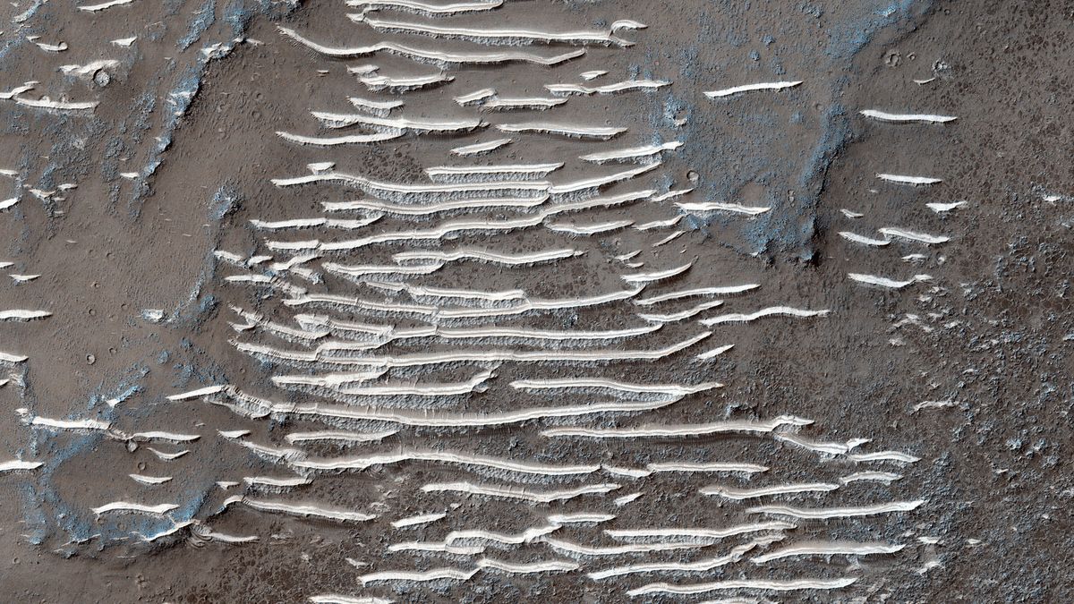 The icy steps on these Mars plains may be ancient wind-blown dust