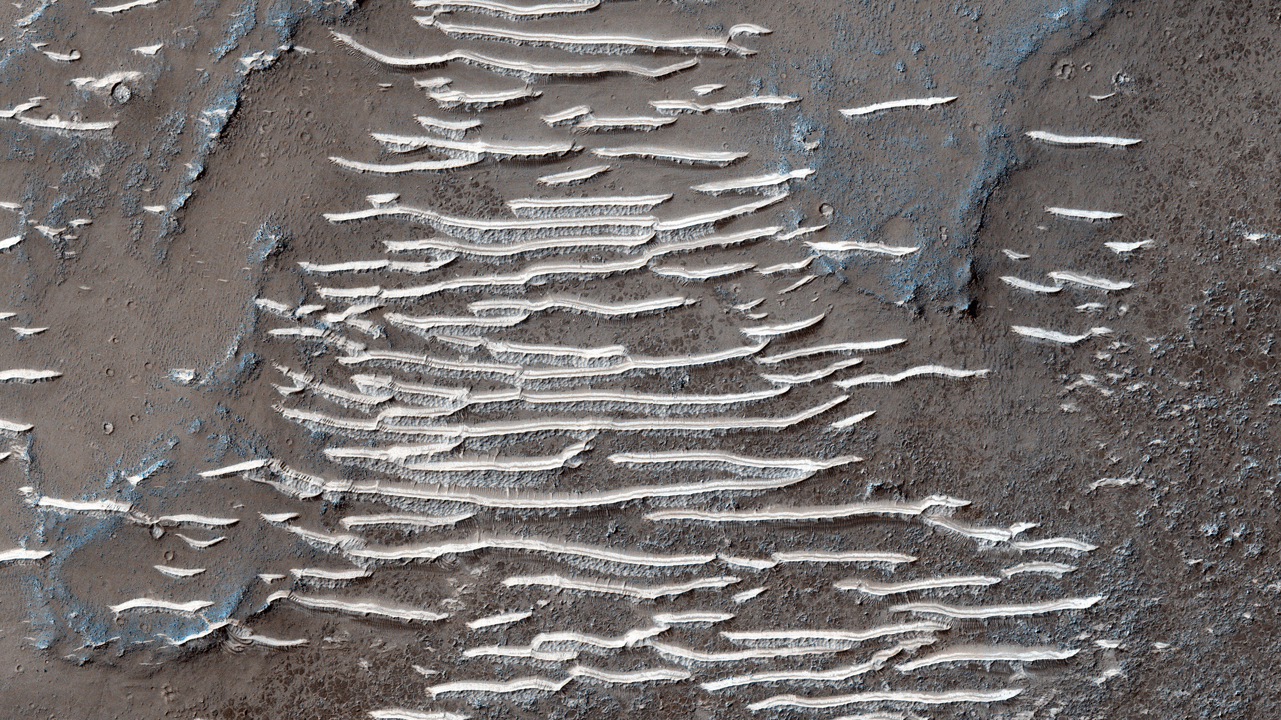 lines of ice on the surface of mars