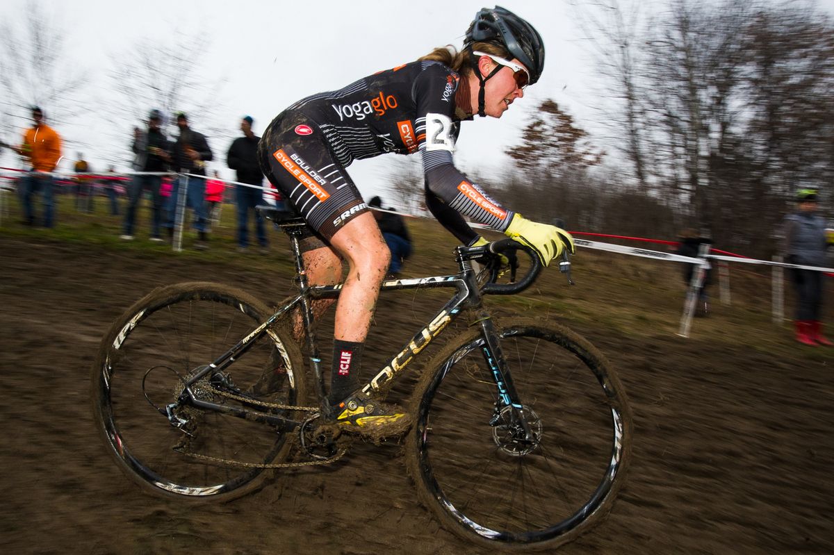Amanda Miller (Boulder Cycle Sport) makes her way down a tricky descent on Mt. Krumpit