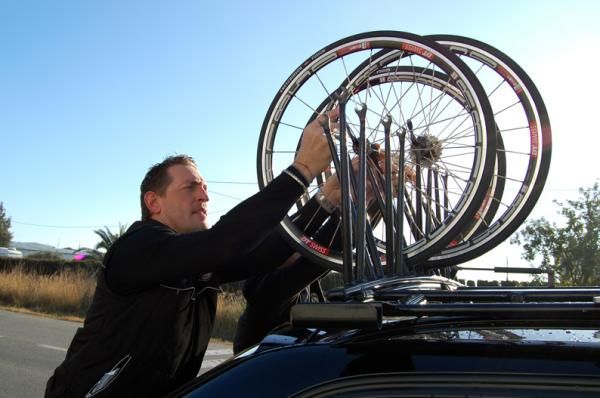 Stefano Zanini, the team's DS, gets a wheel.