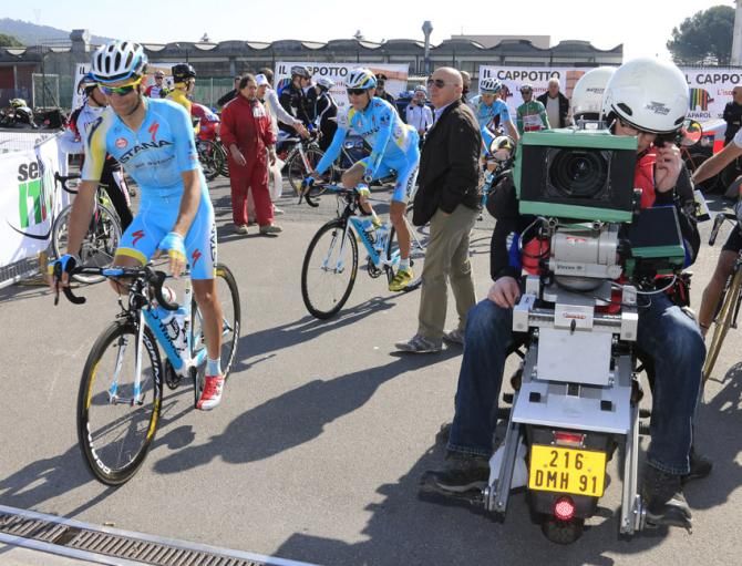 Astana riders head to the sign-on stage