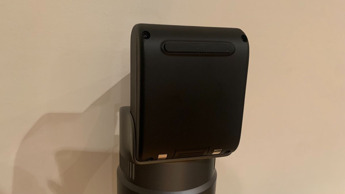 Roidmi X300 with its battery inserted