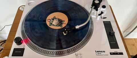 The Lenco L-3180 playing a record 