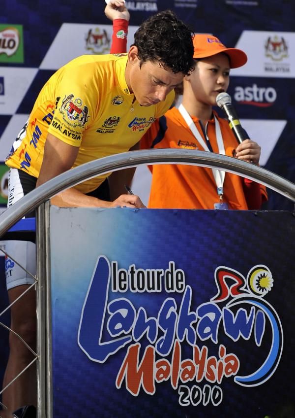 Race leader Thomas Erler (Tabriz Petrochemicals) signs-on