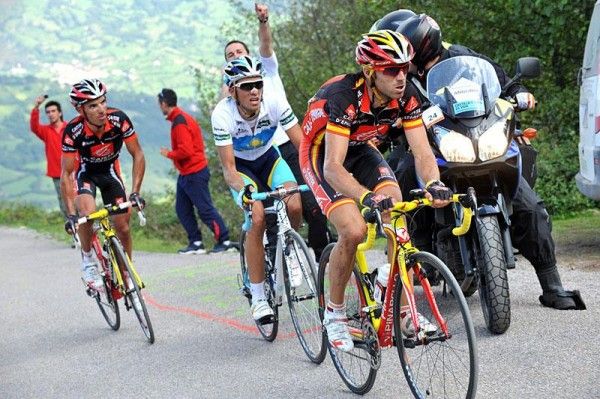 Valverde, Contador and Rodriguez leave the rest behind on the Angrilu.