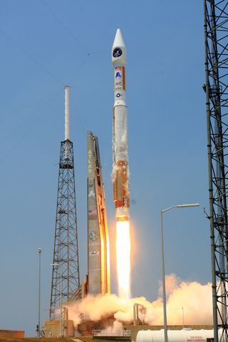 A United Launch Alliance Atlas 5 rocket thunders off of Cape Canaveral Air Force Station's Space launch Complex 41 at 2:10 p.m. EDT carrying a sophisticated missile detection satellite, GEO-1, for the SBIRS system.