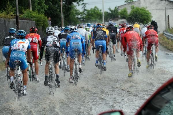 The peloton do their best to ride on water in stage nine of the Giro