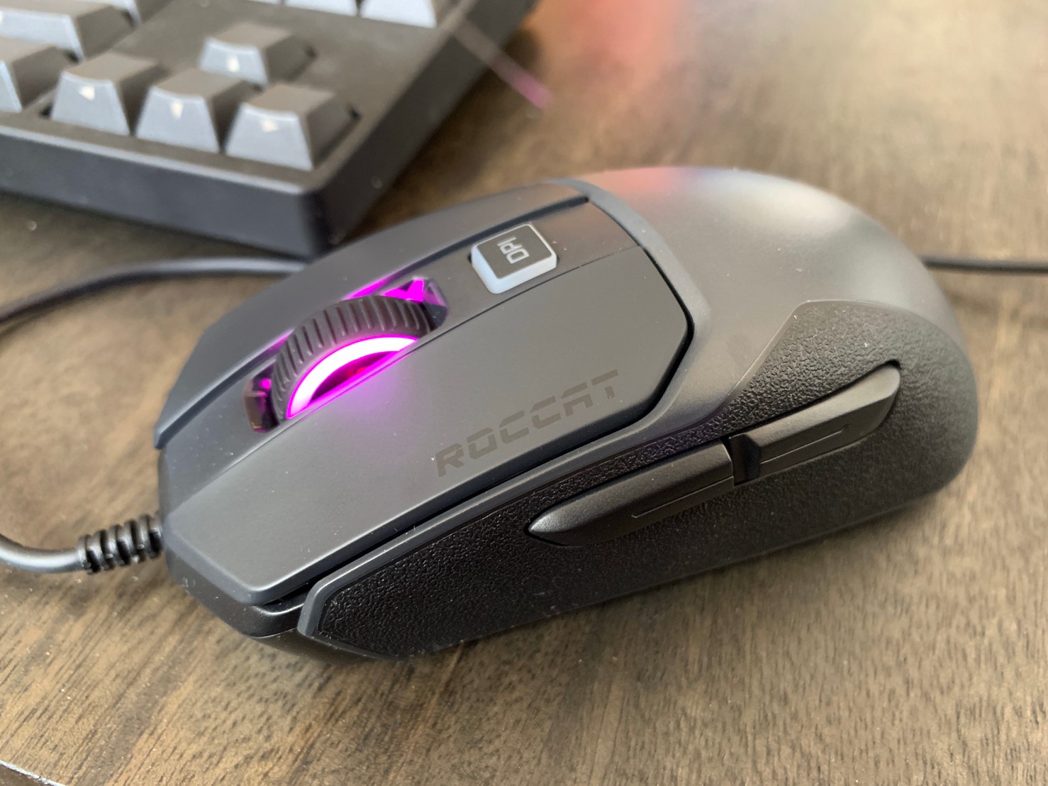 Roccat Kain 100 Aimo Mouse Review A Satisfying Click Tom S Hardware